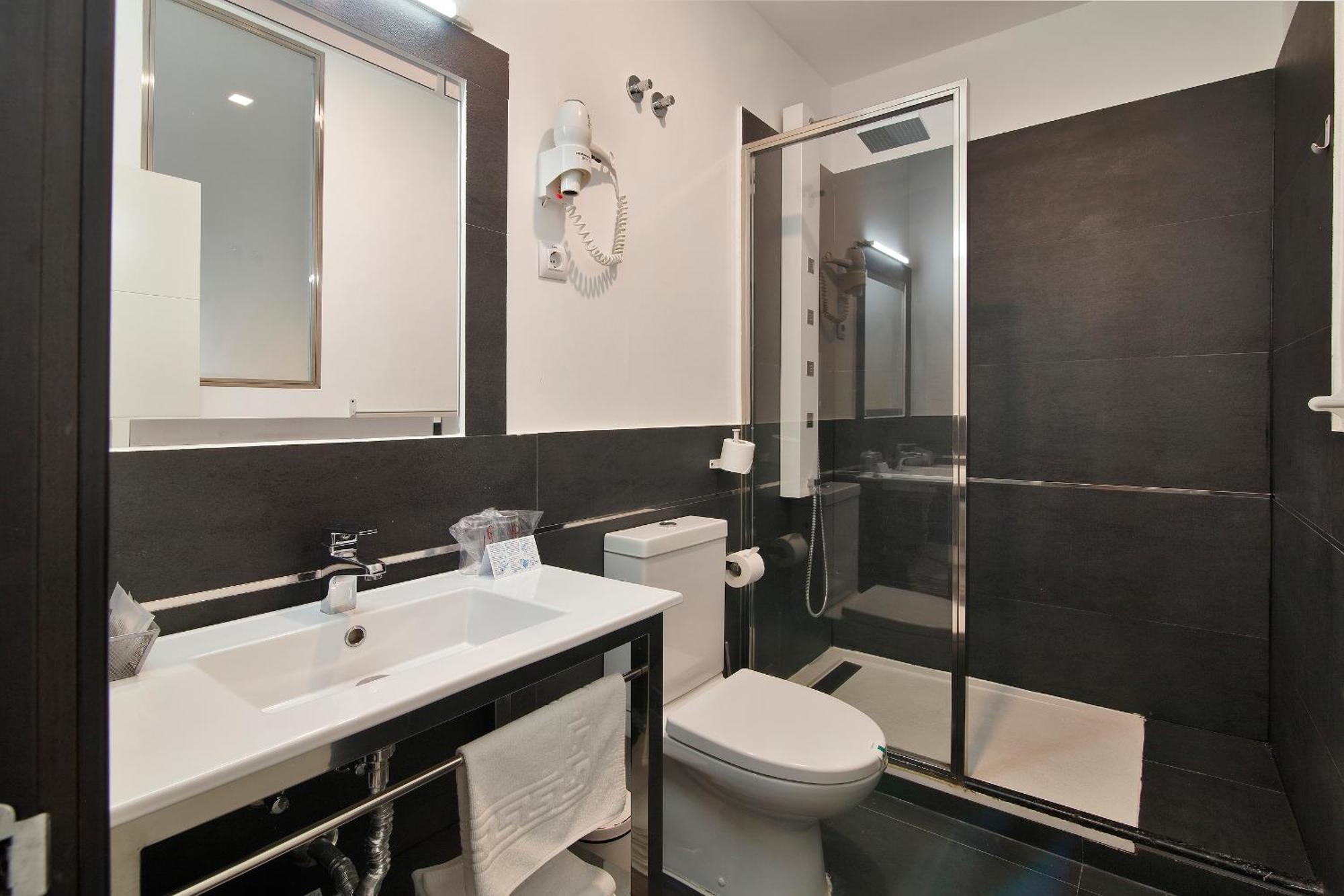 Alhambra Guest house 3*