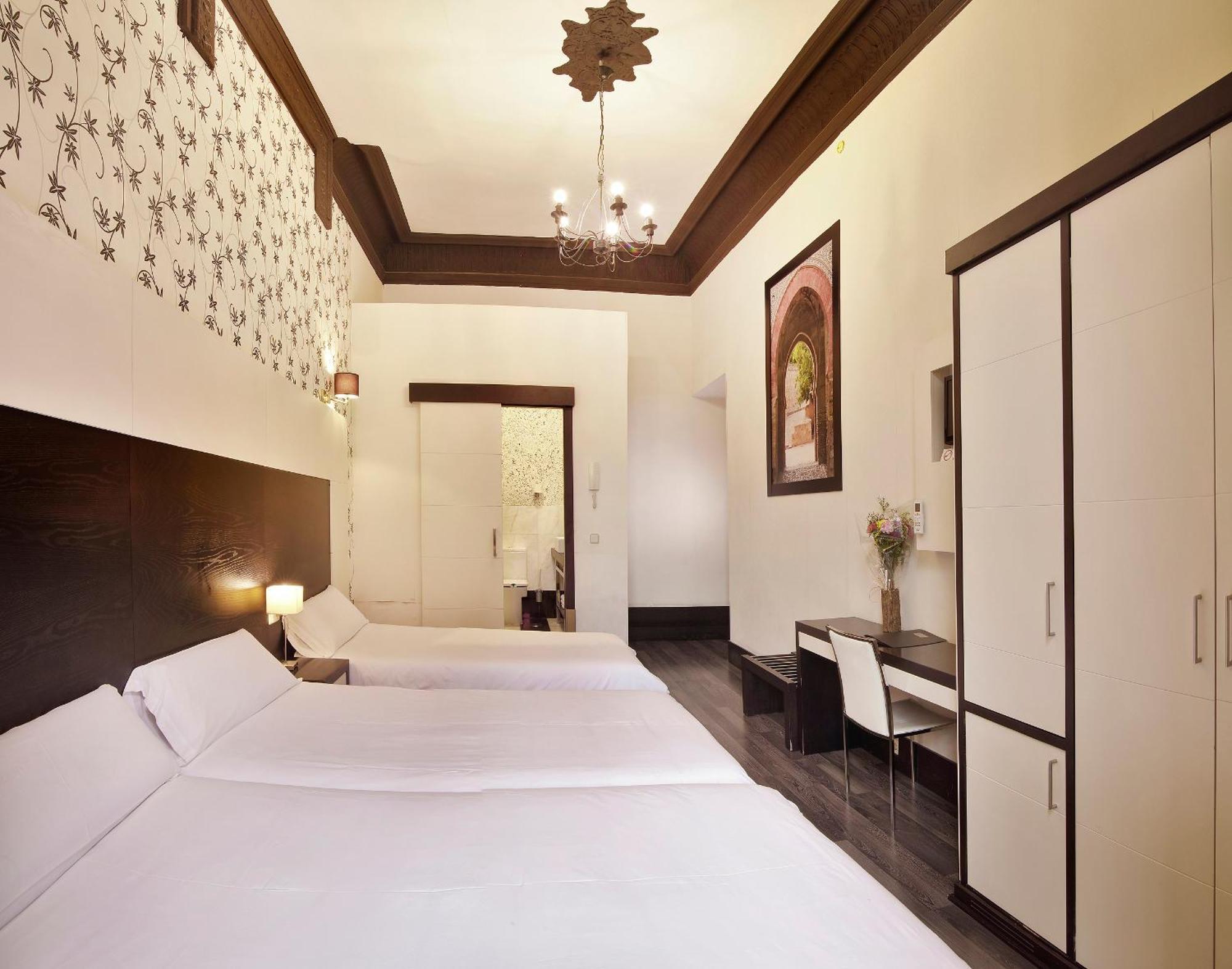 Alhambra Guest house 3*